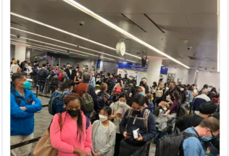 多伦多Pearson机场挤爆！超300人排队做核酸！