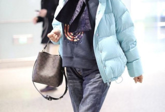 62岁的倪萍也爱扮嫩，穿外套都挑亮色穿