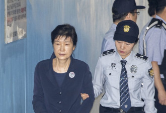 朴槿惠今晚出狱：坐牢4年9个月 比当总统时间长