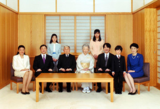 日本天皇、皇后及爱子公主参加新年庆祝