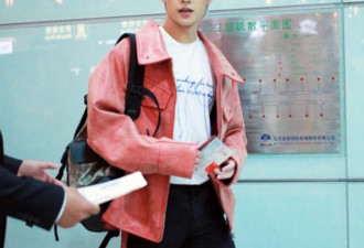 30岁的杨洋生图也抗打 穿粉红色夹克像在校学生