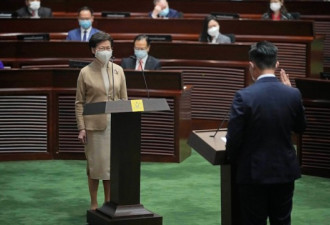 香港新一届立法会议员国徽下宣誓