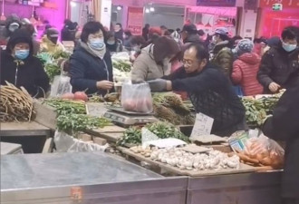 天津市民排队买菜有人只买到一袋红薯 商务局回