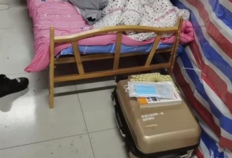 父子被隔离在女生宿舍 :保证不动私人物品
