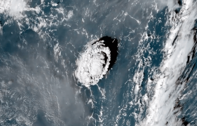 卫星图见证：东加海底火山爆发惊人瞬间