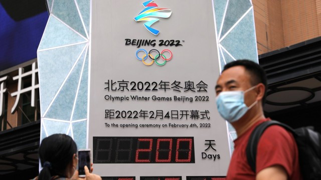 新冠疫情:“清零”和“共?”之争难有定论,?国会在北京冬奥前放松入境限制吗? - BBC News ?文