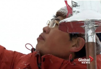 膜拜！加拿大华人用雪堆出3米高关公