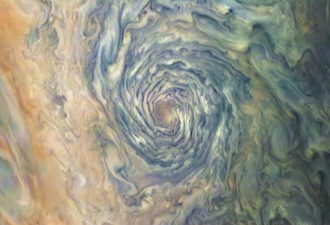 科学家终于解开木星极地气旋形成之谜