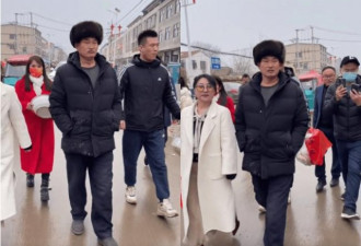 大衣哥朱之文买年货被围观 粉丝抢着付钱