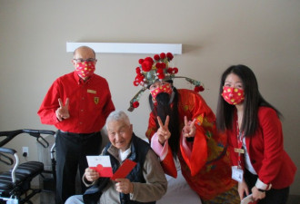锣鼓喧天醒狮贺岁 孟尝院友喜迎金虎