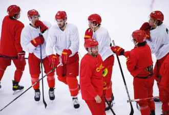 中国男女冰球队多达28名归化球员