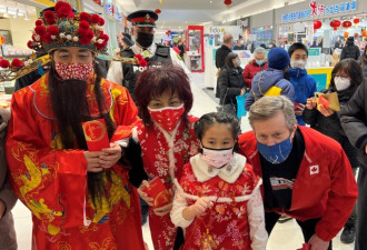 市议员与市长向士嘉堡北居民和商户拜年