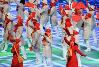 冬奥中国代表团放异彩 披红战袍压轴登场