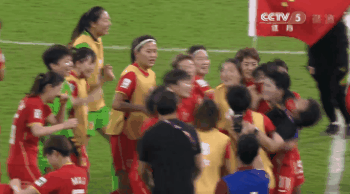 女足淘汰日本队后庆祝 水庆霞：别过来抱我