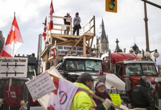 美国施压加拿大:用强制措施把抗议者从边境赶走