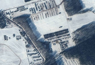 俄军集结乌克兰边境卫星照曝光 飞弹战机现形