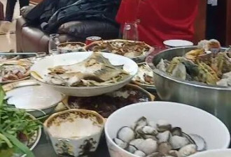 谢广坤家宴满桌海鲜，巴掌大生蚝最显眼