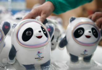 云监工生产冰墩墩 凭什么不让别人休息