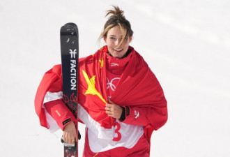 冬奥赛场上漩涡中的华裔美国运动员