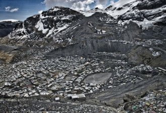 5万人住海拔5100米的小镇上 生活堪比炼狱