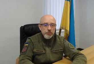 乌克兰国防部长：拿护照就能获得武器
