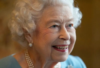 英国女王确诊全球关注 95岁染疫仍在工作
