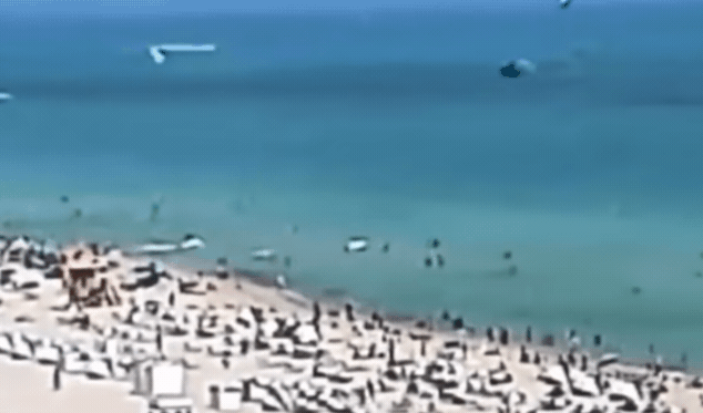直升机坠毁佛州沙滩旁海面 惊险影片曝光