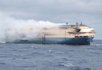 装4000辆豪车货船已烧5天 大众损失1.55亿美元