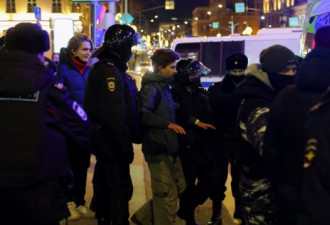 俄罗斯警方在50座城市逮捕上千名反战抗议人士