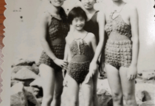 八十年代泳装照：女生们开始展示美丽