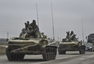 多辆俄军车坦克 在二手车网站被拍卖起价33美元