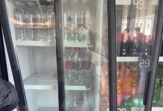 超市老板逃难去 乌民众拿饮料自动把钱放冰箱