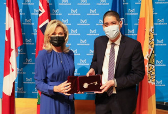 大多伦多华裔卫生官获奖！市长大赞诚实有原则