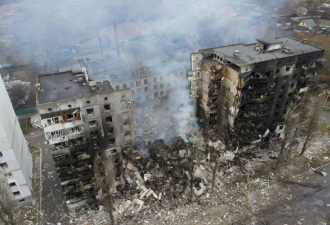 俄罗斯导弹炸毁乌克兰整栋公寓 上百人遭活埋