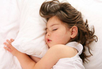 孩子睡前的三大习惯 会使身高发育吃亏