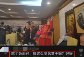 62岁杨丽萍饭局上斗舞 看徒弟跳舞