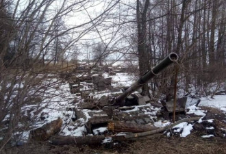 俄军主战车「无法自拔」 乌军公布照片