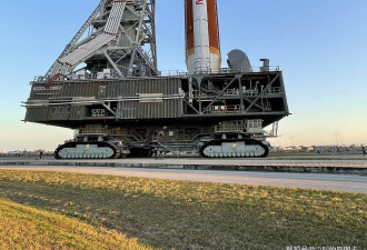 美国最新登月重型火箭SLS进入测试阶段