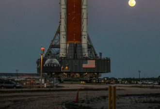 NASA史上最大火箭 比自由女神像还高