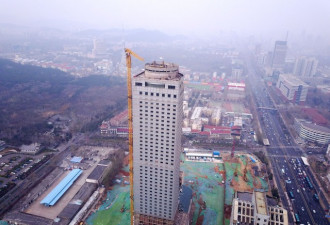 中国最扎眼烂尾楼开拆 曾是当地最牛酒店