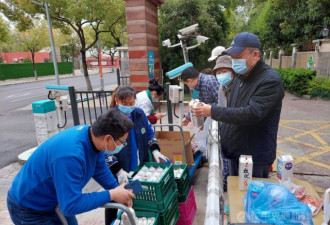上海疫情冲击生鲜电商 民众组团采购