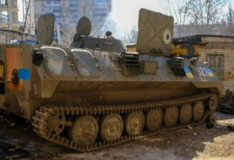 基辅垃圾场堆满缴获的俄罗斯武器