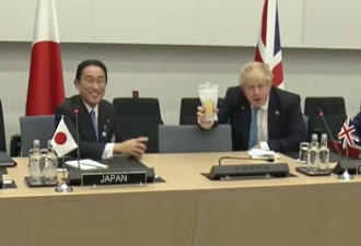 约翰逊向岸田文雄秀零食:爱吃 取消限制