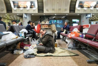 他睡北京机场14年：食物不缺还领&quot;月薪&quot;