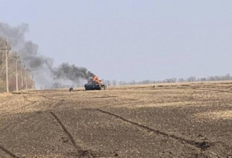 俄军坦克被轰 步兵团指挥官、参谋长双双毙命