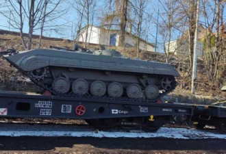 捷克向乌克兰运送坦克 打破北约国家先例