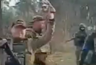 震惊：乌克兰士兵枪杀俄罗斯战俘画面曝光