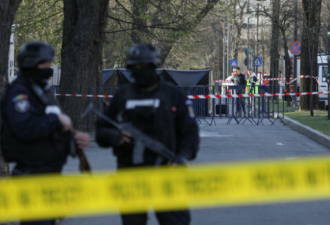 恐怖影响：男开车“自杀式”撞俄使馆起火身亡