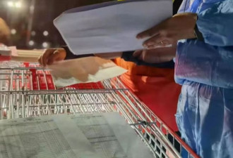 上海超市店长打地铺 用软中华价买红双喜