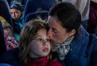 400万乌克兰难民离家，妇女儿童成最大受害者